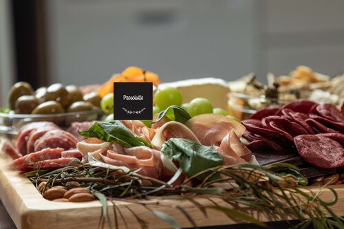 how to assemble a charcuterie board